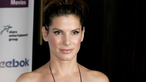 Sandra Bullok “Xarvi” to‘fonidan jabr chekkanlar uchun 1 million dollar xayriya qiladi