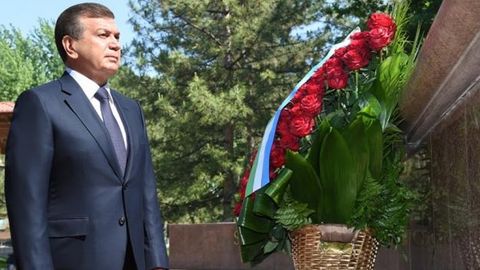 Shavkat Mirziyoyev “Shahidlar xotirasi” yodgorlik majmuida bo‘lib o‘tgan marosimda ishtirok etdi