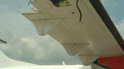 Индонезиядаги аэропортда икки самолёт бир-бирининг қанотини ишдан чиқарди