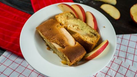 Tez tayyor bo‘ladigan mayin sharlotka (olmali pirog)