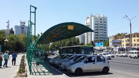 Toshkentda yo‘lovchidan aldov yo‘lib bilan 3300 rubl olgan kirakash ushlandi