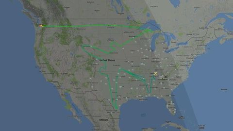 Boeing Dreamliner AQSh osmonida gigant Dreamliner’ning suratini “chizdi”