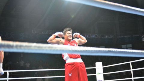 Boks. Sanjar Tursunov JChdagi ilk jangida raqibiga hech qanday imkoniyat qoldirmadi — 5:0