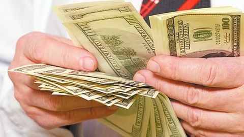 Valyuta kimlarga naqd shaklda beriladi?