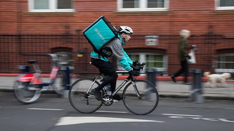 Londonda ayol kishini urib ketib, uning o‘limiga sababchi bo‘lgan velosipedchi 18 oylik qamoqqa hukm etildi