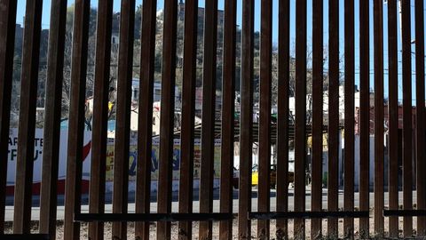 AQShning Meksika bilan chegarasi yaqinida devor prototipi yaratilmoqda