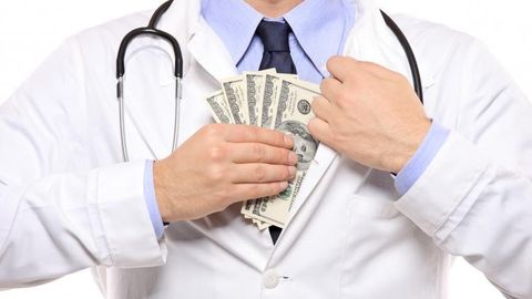 Rossiyada shifokorlarga pora berish kamaydi