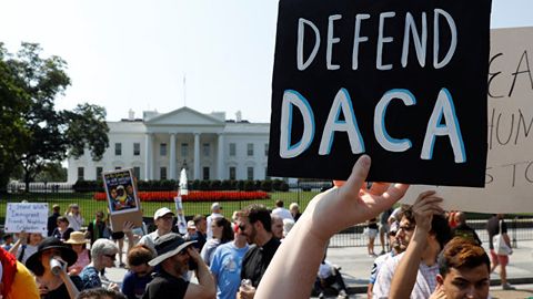 AQShda noqonuniy muhojirlarni deportatsiyadan himoyalash dasturining bekor qilinishi tufayli norozilik namoyishlari boshlandi