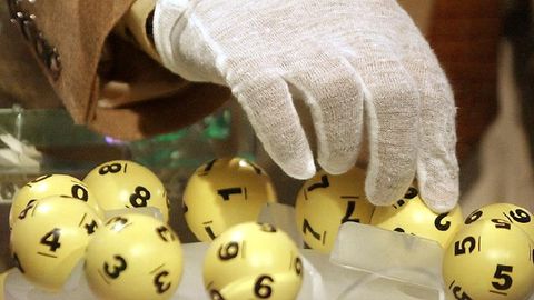 Канадалик киши лотереяда 49 миллион доллар ютиб олди