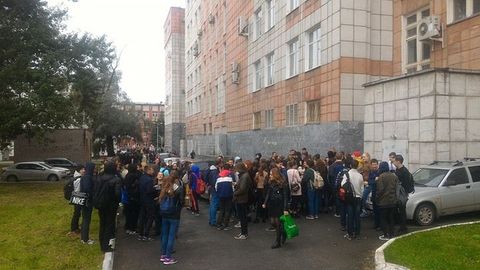 Rossiyaning yirik shaharlaridagi maktab, OTM, vokzal va savdo markazlari anonim qo‘ng‘iroqlar tufayli evakuatsiya qilindi