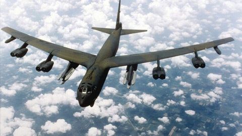 AQSh Yevropaga 2 ta strategik bombardimonchi samolyot jo‘natdi