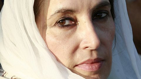 Pokiston sudi Benazir Bxutto o‘ldirilishida ayblanayotgan 5 kishini oqladi