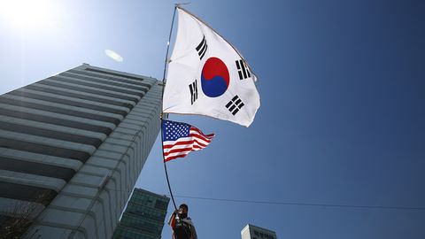 Seul va Vashington Janubiy Koreya hududida atom aviatashuvchisi va strategik bombardimonchilarni joylashtirishni muhokama etmoqda