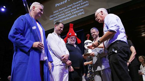 АҚШда энг бемаъни илмий ютуқлар учун Шнобель мукофотлари топширилди