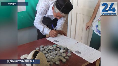 Buxorolik fuqaro uyidan bir xum tanga topdi (video)