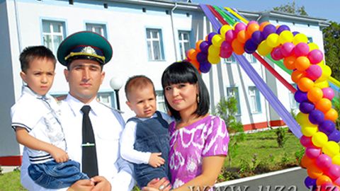 Қорасув шаҳрида ҳарбий хизматчилар оилалари учун қурилган янги уй-жой фойдаланишга топширилди