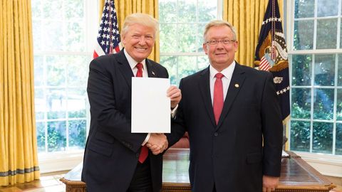 Эстония СССР таркибига киритилганини тан олмагани учун АҚШга миннатдорчилик билдирди