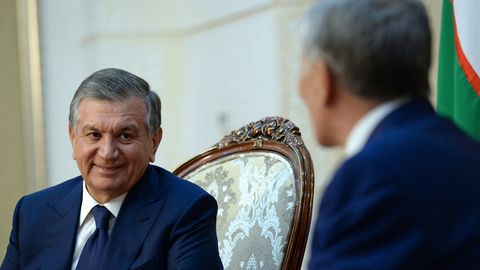 Shavkat Mirziyoyev Almazbek Atamboyevni O‘zbekistonga taklif qildi