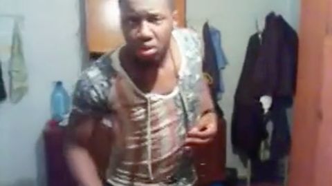 Afro-amerikalik yigit o‘zbekcha qo‘shiqqa raqs tushdi (video)