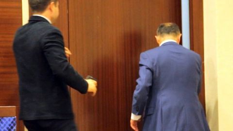 Видео: Самвел Бабаян матбуот анжуманини нималар деб тарк этди?