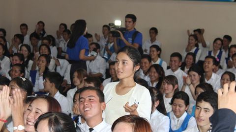 Yoshlar ittifoqi xodimlari bilan uchrashuvda chimboylik yoshlar tumanda muzey, teatr va radio ochishni taklif etdi