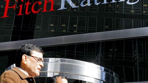 Fitch: o‘zbek banklari so‘m devalvatsiyasidan himoyalangan