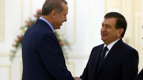Mirziyoyev va Erdo‘g‘on telefon orqali muloqot qildi. Erdo‘g‘on Mirziyoyevni Mustaqillik bayrami va Qurbon hayiti bilan tabrikladi