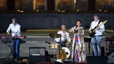 Amerikalik xonanda o‘zbek tilida Sardor Rahimxonning qo‘shig‘ini kuyladi (video)