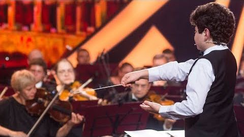 O‘zbekistonlik 11 yoshli dirijyor “G‘aroyib odamlar” ko‘rsatuvida ishtirok etdi (video)