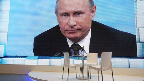 Россияликларнинг ҳар бешинчиси Путин «қўллаётган» номзод учун овоз беришга тайёрлигини билдирди