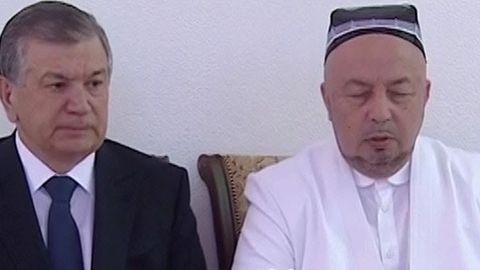 Anvar qori Prezident Mirziyoyevga adashgan ikki-uch zangiotalikni qanday qilib to‘g‘ri yo‘lga qaytargani haqida gapirib berdi (video)