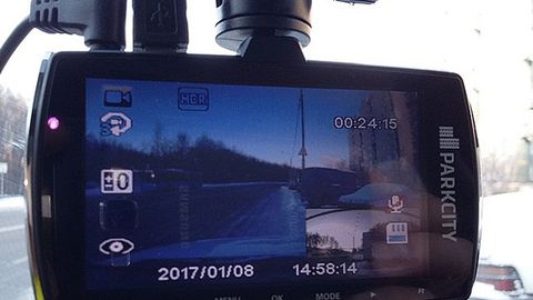 Smartfon avtomobil videoregistratoriga qarshi: qay biri afzal?