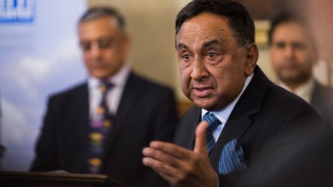 Samarqandga kuyov bo‘lgan britaniyalik lord O‘zbekiston Senatida Sodiq Safoyev bilan uchrashdi