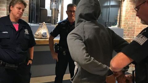 АҚШлик жиноятчи полиция Facebook’да мингта репост йиғса, таслим бўлишга ваъда берди ва ўз сўзида турди