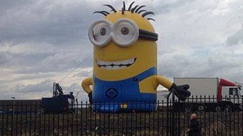 Ирландияга ёпирилган кучли «Офелия» тўфонини ирландияликлар ҳазил билан кутиб олмоқда (фото ва видео)