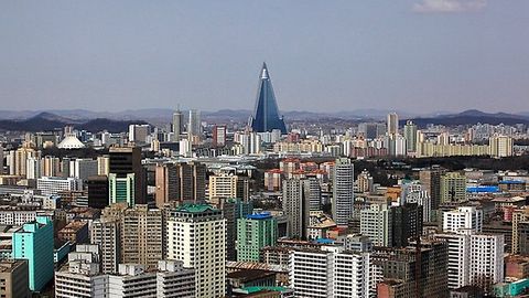 Rossiyalik sayyohlar yadro urushi xavfiga qaramay Shimoliy Koreyada Yangi yilni nishonlash uchun buyurtma bermoqda