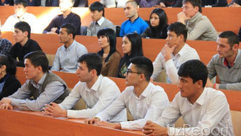 Ўзбекистонда академик қарздорлиги бўлган талабалар иккинчи йилга қолдирилади