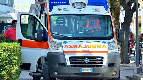 Italiyada yuzi va kaftlaridan qonli ter ajraladigan qiz kasalxonaga yotqizildi