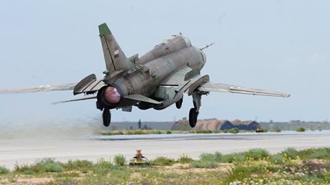 Turkiya martda urib tushirilgan MiG-21 uchuvchisini Suriyaga topshirdi