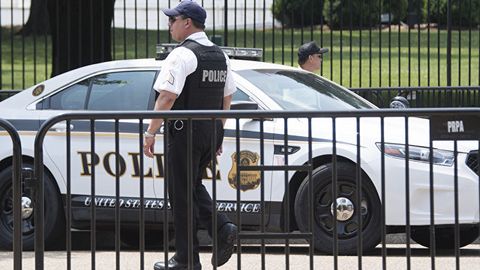 Полиция Трампга Россия байроқчаларини улоқтирган шахсни қўлга олди