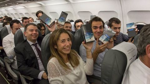 Испанияда авиайўловчиларга Samsung Galaxy Note 8 смартфонларини бериб чиқишди