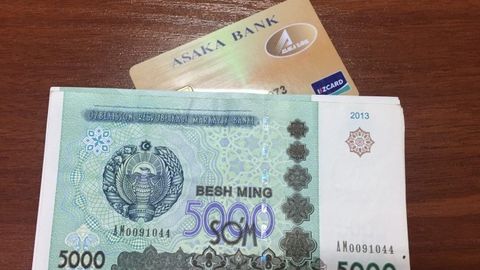 Olmaliqda firibgar plastik karta egasini 24 mln so‘mga chuv tushirdi 