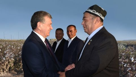 Shavkat Mirziyoyev O‘zbekistonda birinchi bo‘lib paxta bo‘yicha shartnoma majburiyatini bajargan Xorazm dehqonlarini “ikki marta qahramon” deb atadi