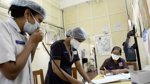 Ҳиндистонлик жарроҳлар беморнинг ошқозонидан 600 та мих чиқариб олди