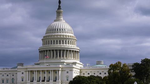 AQShda qonun chiqaruvchilar Obama davridagi, Rossiya bilan bog‘liq oldi-sotdi bitimini tekshiradi