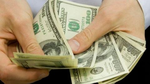 Термизда 6700 долларни 54,2 миллион сўмга сотаётган валютафуруш қўлга тушди