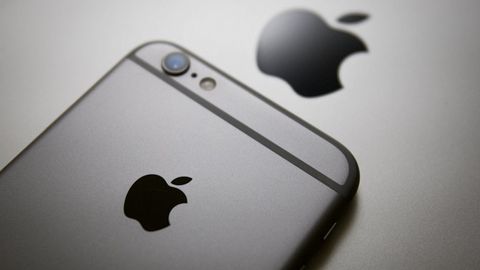 Dow Jones adashib, Google va Apple kompaniyalari qo‘shilishi haqida xabar berdi