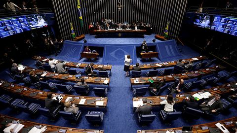 Бразилия парламенти президент Темерга нисбатан айблов эълон қилишга қарши овоз берди