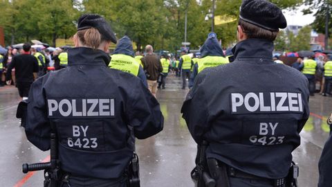 Myunxenda noma’lum erkak yo‘lovchilarga pichoq bilan hujum qildi