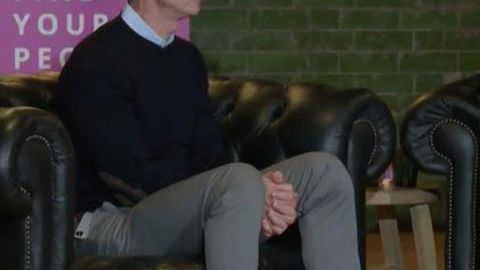 Тим Кукнинг шими чўнтагида яна бир бор янги iPhone кўринди